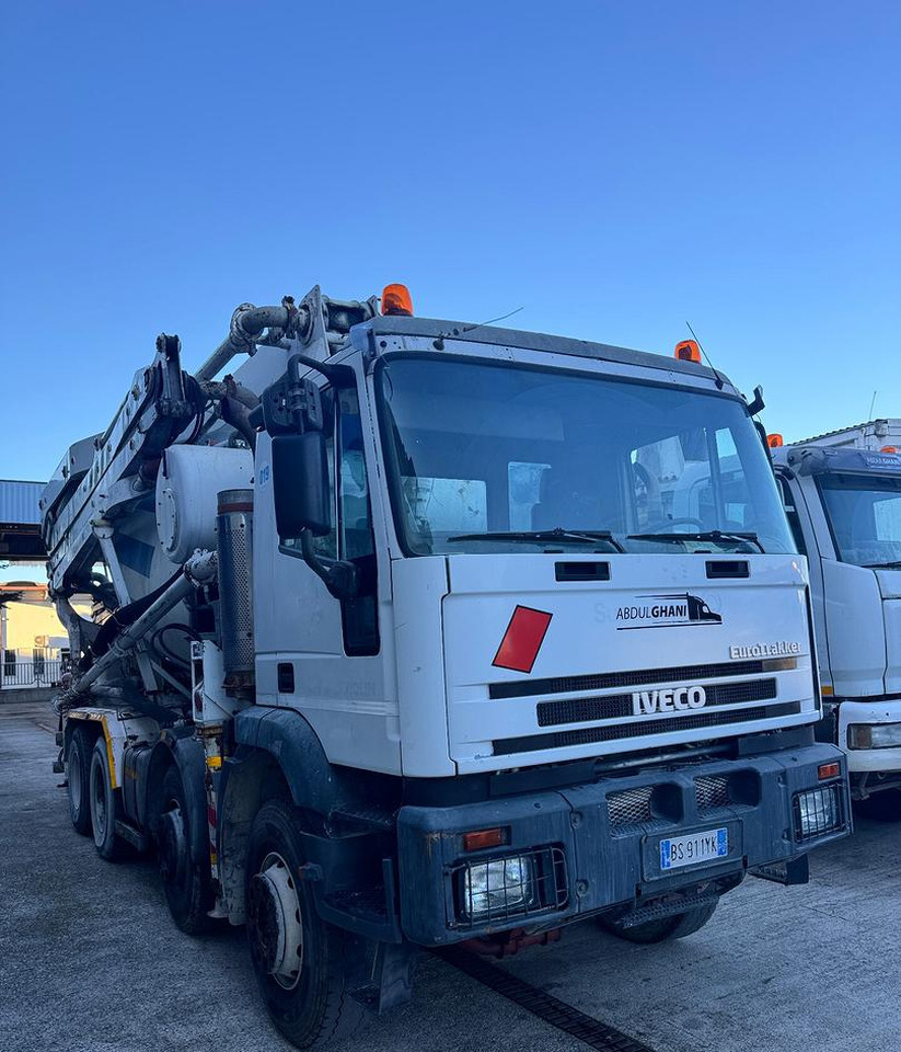 Betonpompa CIFA Iveco Trakker 410E44 - خلاطة مع مضخة: صورة 3 Betonpompa CIFA Iveco Trakker 410E44 - خلاطة مع مضخة: صورة 3