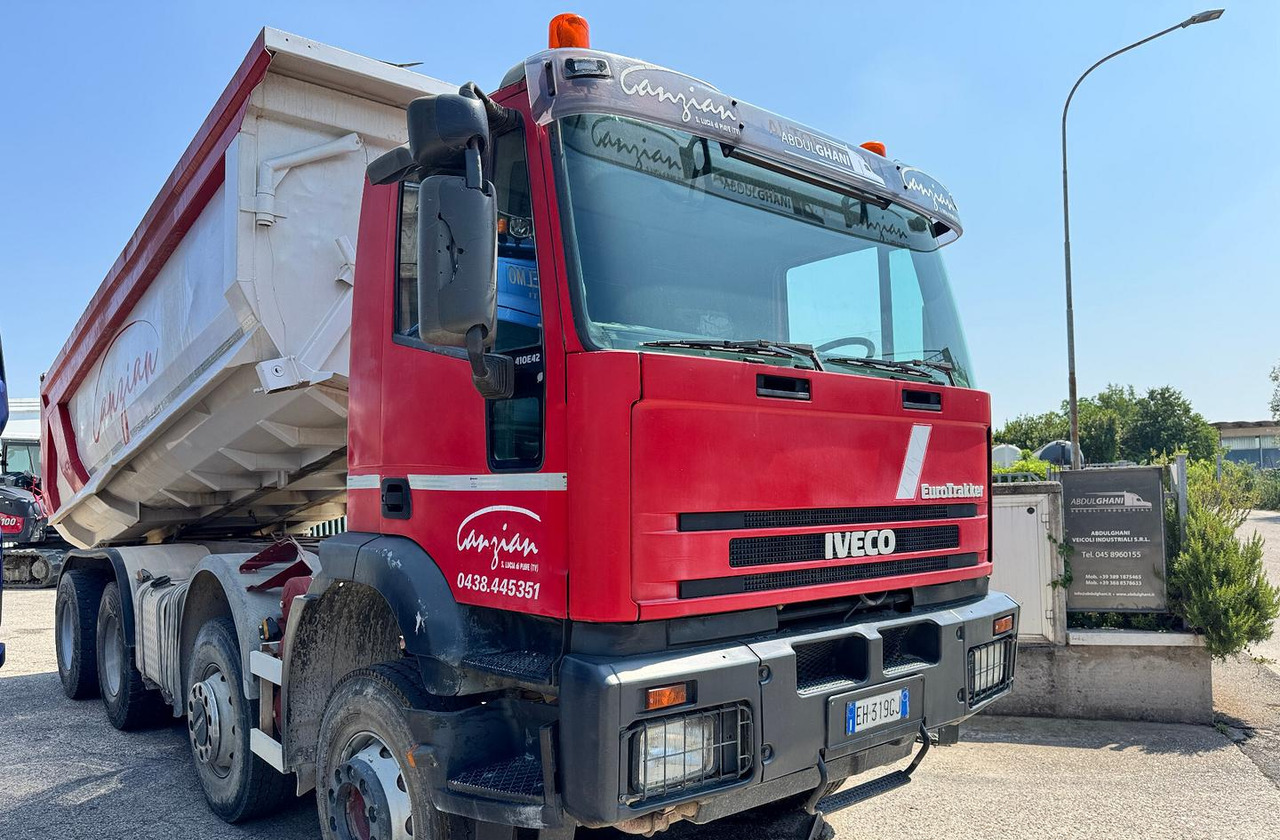 IVECO TRAKKER 420 - 8X4 - شاحنة قلاب: صورة 1 IVECO TRAKKER 420 - 8X4 - شاحنة قلاب: صورة 1