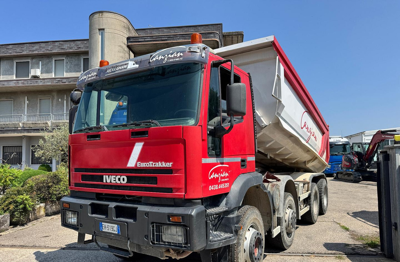 IVECO TRAKKER 420 - 8X4 - شاحنة قلاب: صورة 5 IVECO TRAKKER 420 - 8X4 - شاحنة قلاب: صورة 5