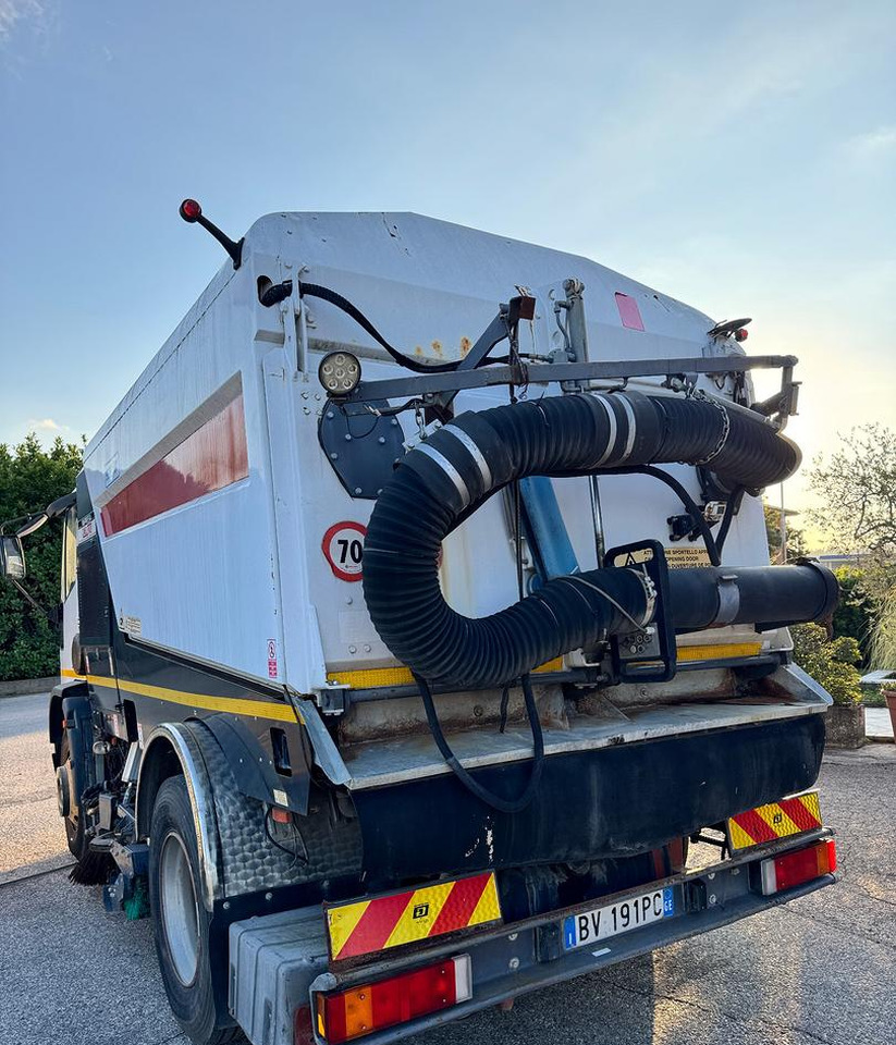 Iveco EuroCargo 150E18 spazzatrice - سياره كنس شوارع: صورة 4 Iveco EuroCargo 150E18 spazzatrice - سياره كنس شوارع: صورة 4
