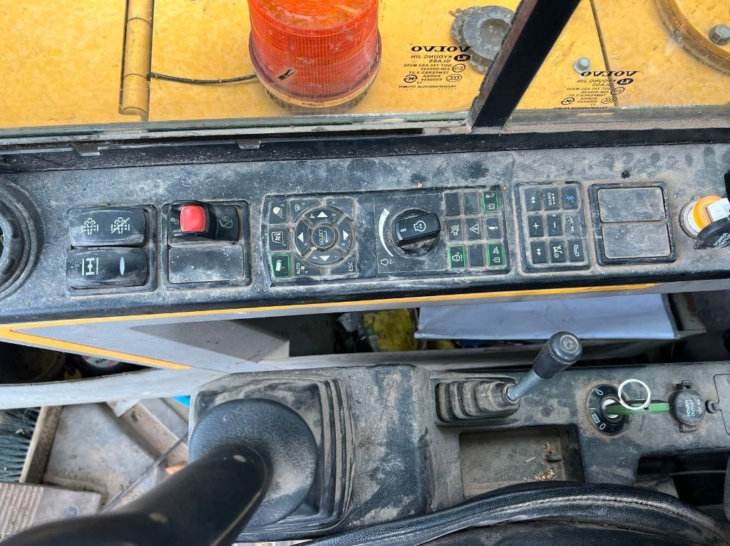 حفار ذو عجلات Volvo EW 60 E: صورة 18