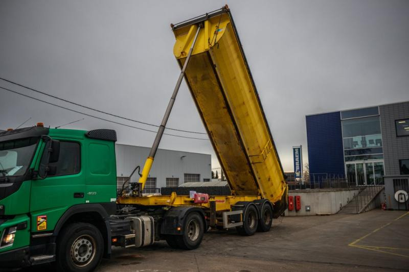 Fruehauf BENNE ENROCHEMENT - نصف مقطورة قلابة: صورة 1 Fruehauf BENNE ENROCHEMENT - نصف مقطورة قلابة: صورة 1