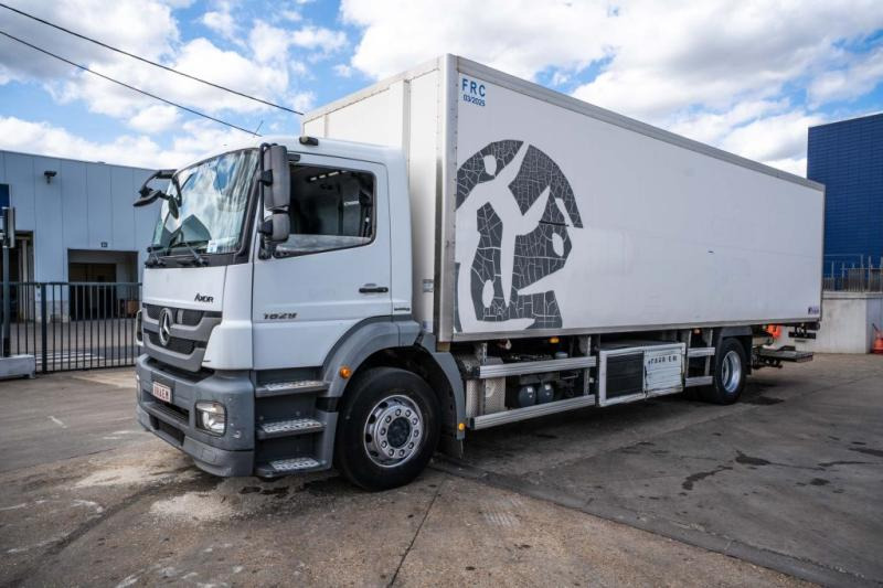 Mercedes AXOR 1829-MP3+ CARRIER - شاحنة ذات مبرد: صورة 1 Mercedes AXOR 1829-MP3+ CARRIER - شاحنة ذات مبرد: صورة 1