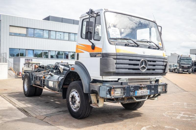 Mercedes SK 2024 HN - شاحنة برافعة خطافية: صورة 2 Mercedes SK 2024 HN - شاحنة برافعة خطافية: صورة 2