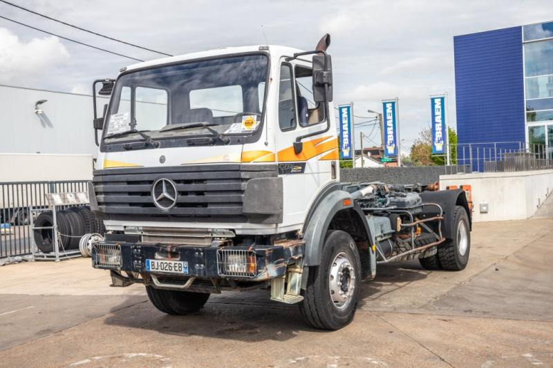 Mercedes SK 2024 HN - شاحنة برافعة خطافية: صورة 1 Mercedes SK 2024 HN - شاحنة برافعة خطافية: صورة 1