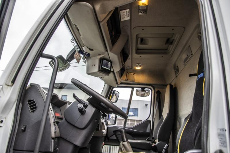 Renault PREMIUM 280 DXI + 13000L ( 4COMP. +SOURCE+DOME ) - شاحنة صهريج: صورة 5 Renault PREMIUM 280 DXI + 13000L ( 4COMP. +SOURCE+DOME ) - شاحنة صهريج: صورة 5