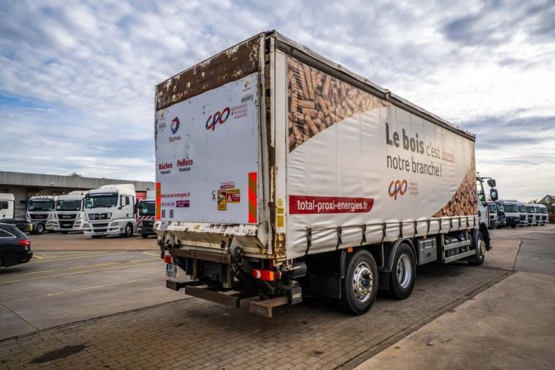 Renault PREMIUM 310 6X2 + Palfinger 2.5T - شاحنة ذات ستائر جانبية: صورة 4 Renault PREMIUM 310 6X2 + Palfinger 2.5T - شاحنة ذات ستائر جانبية: صورة 4