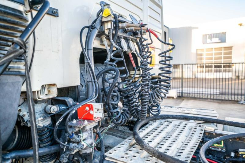 رأس تريلا Volvo FMX 460 GLOB + HYDR: صورة 8