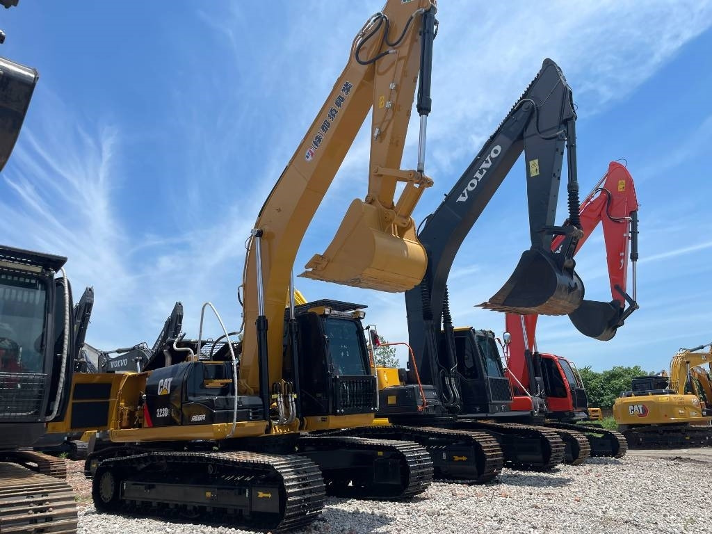 CAT 323D2 - حفار زاحف: صورة 5 CAT 323D2 - حفار زاحف: صورة 5