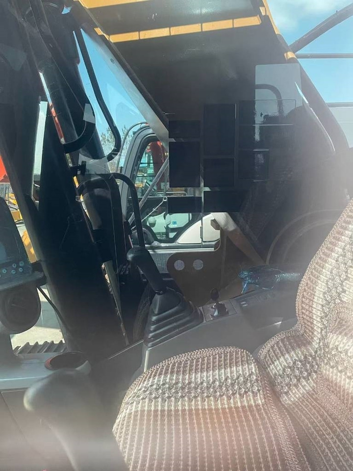 CAT 330D2 - حفار زاحف: صورة 2 CAT 330D2 - حفار زاحف: صورة 2