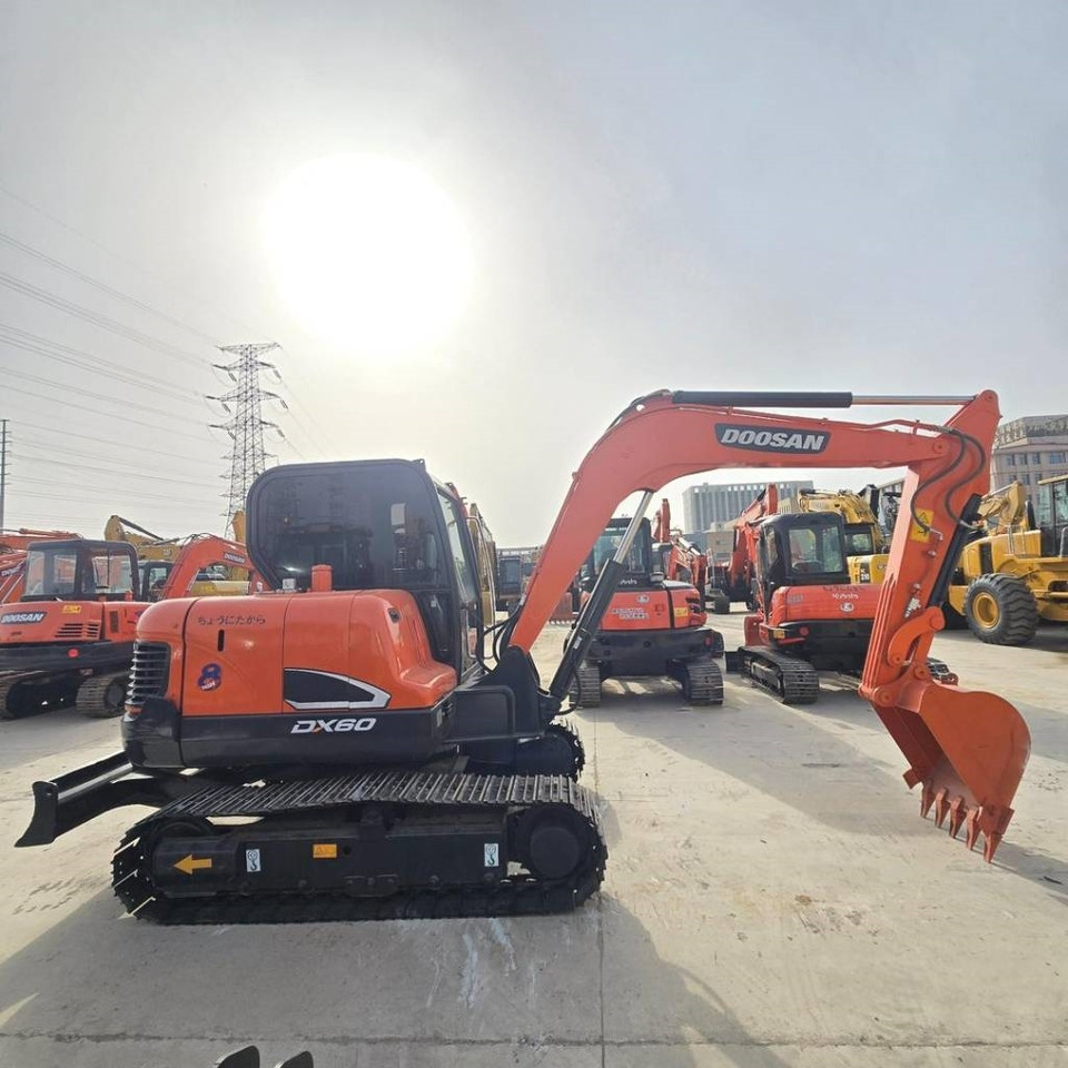 Doosan DX 60-9 C - حفار صغير: صورة 1 Doosan DX 60-9 C - حفار صغير: صورة 1