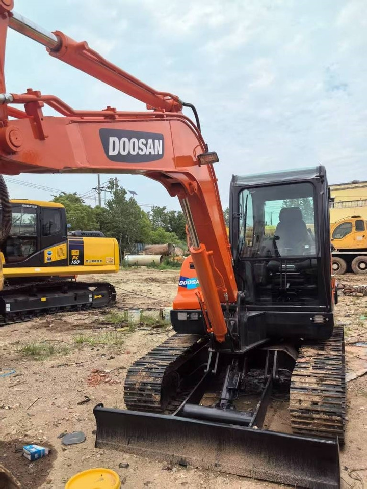 Doosan DX 60 - حفار زاحف: صورة 1 Doosan DX 60 - حفار زاحف: صورة 1