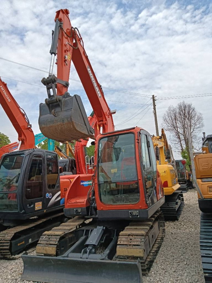 Doosan DX 75 - حفار زاحف: صورة 1 Doosan DX 75 - حفار زاحف: صورة 1