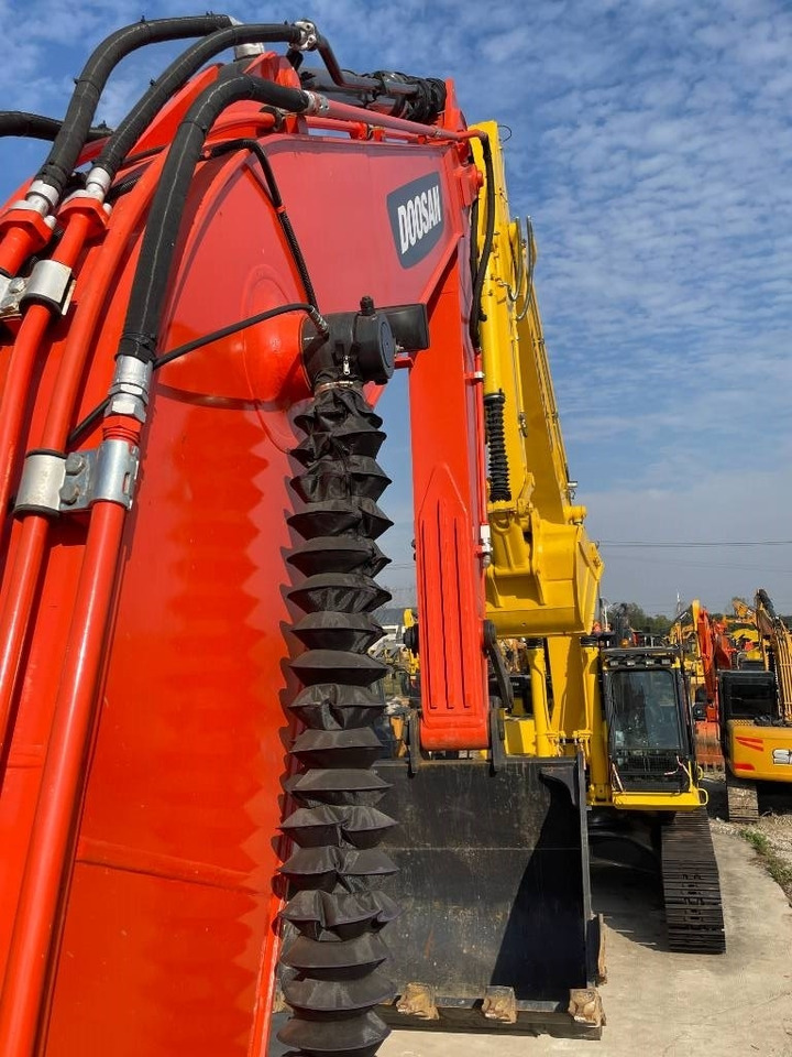 Doosan DX225LCA - حفار زاحف: صورة 3 Doosan DX225LCA - حفار زاحف: صورة 3