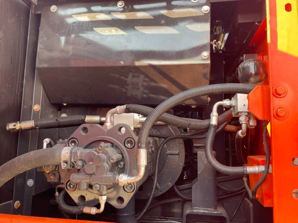 حفار زاحف Doosan DX225LCA: صورة 6