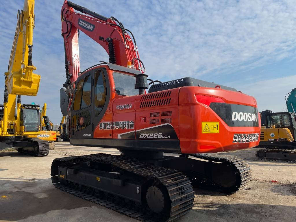 Doosan DX225LCA - حفار زاحف: صورة 1 Doosan DX225LCA - حفار زاحف: صورة 1