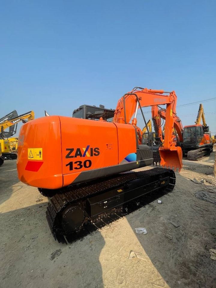 Hitachi ZX 130 - حفار زاحف: صورة 1 Hitachi ZX 130 - حفار زاحف: صورة 1