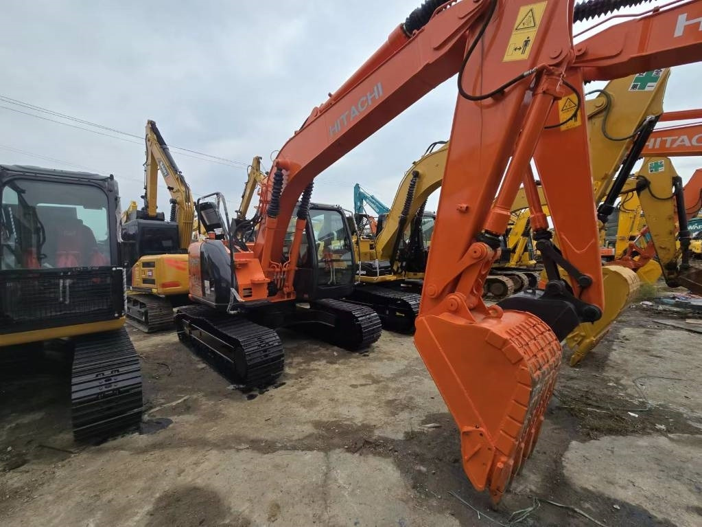 Hitachi ZX 135 US - حفار زاحف: صورة 3 Hitachi ZX 135 US - حفار زاحف: صورة 3