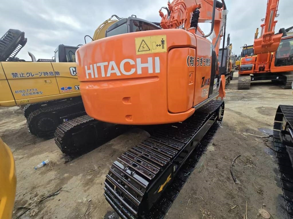 Hitachi ZX 135 US - حفار زاحف: صورة 1 Hitachi ZX 135 US - حفار زاحف: صورة 1