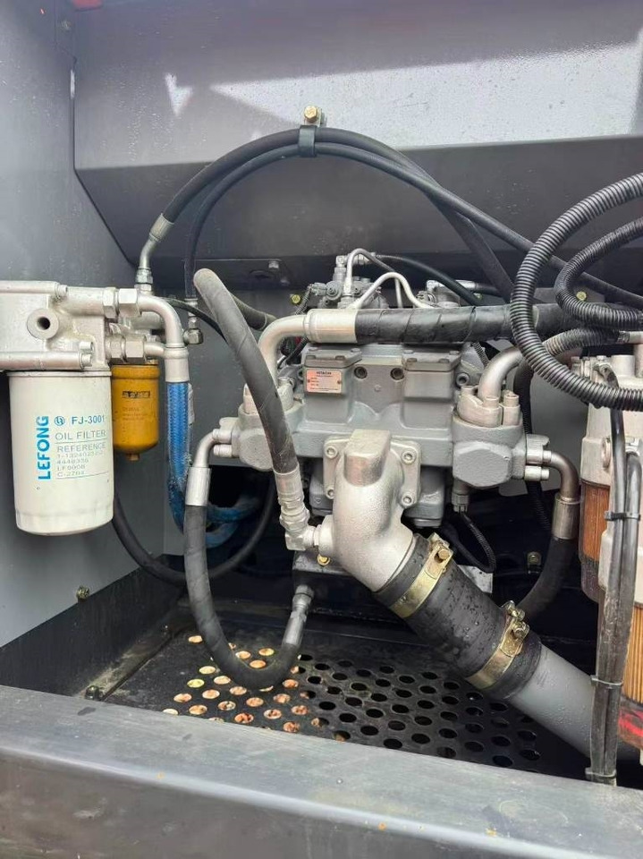 Hitachi ZX 200 - حفار زاحف: صورة 4 Hitachi ZX 200 - حفار زاحف: صورة 4