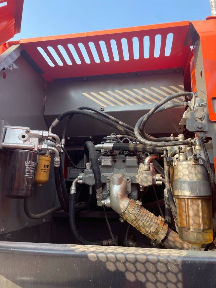 Hitachi ZX 210 - حفار زاحف: صورة 4 Hitachi ZX 210 - حفار زاحف: صورة 4