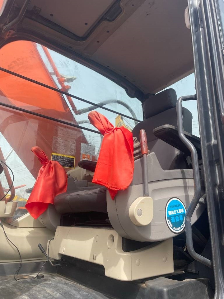 Hitachi ZX 240 - حفار زاحف: صورة 4 Hitachi ZX 240 - حفار زاحف: صورة 4