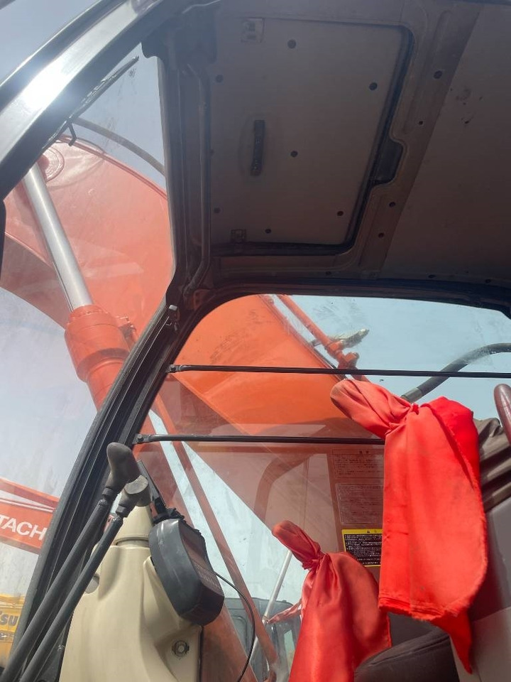 Hitachi ZX 240 - حفار زاحف: صورة 5 Hitachi ZX 240 - حفار زاحف: صورة 5