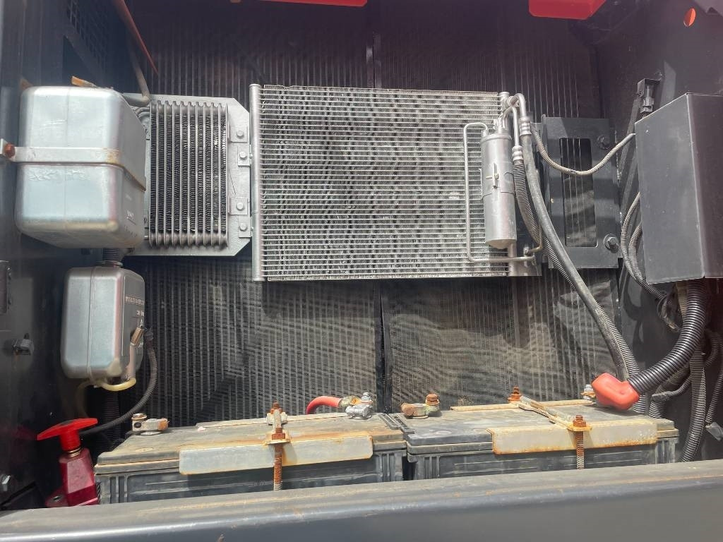 Hitachi ZX 240 - حفار زاحف: صورة 3 Hitachi ZX 240 - حفار زاحف: صورة 3