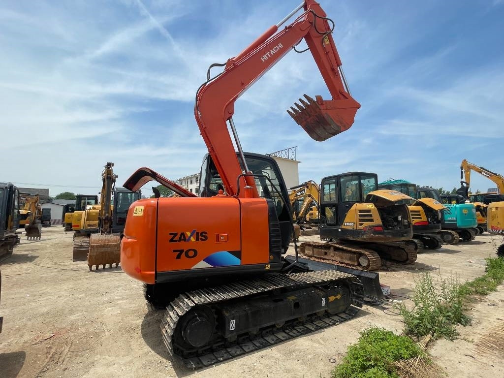 Hitachi ZX 70 - حفار صغير: صورة 1 Hitachi ZX 70 - حفار صغير: صورة 1