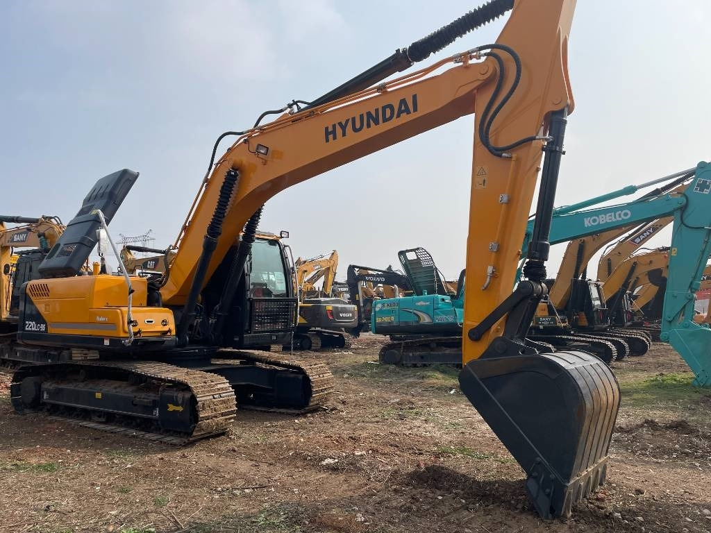Hyundai 220 - حفار زاحف: صورة 3 Hyundai 220 - حفار زاحف: صورة 3