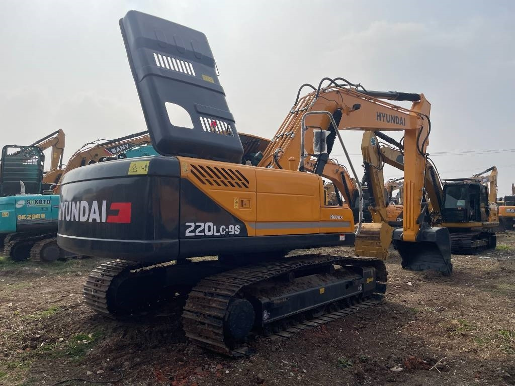 Hyundai 220 - حفار زاحف: صورة 4 Hyundai 220 - حفار زاحف: صورة 4