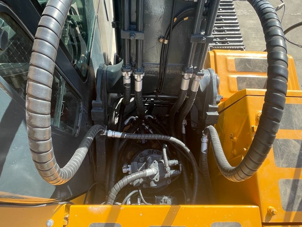 Hyundai HX 220 - حفار زاحف: صورة 3 Hyundai HX 220 - حفار زاحف: صورة 3