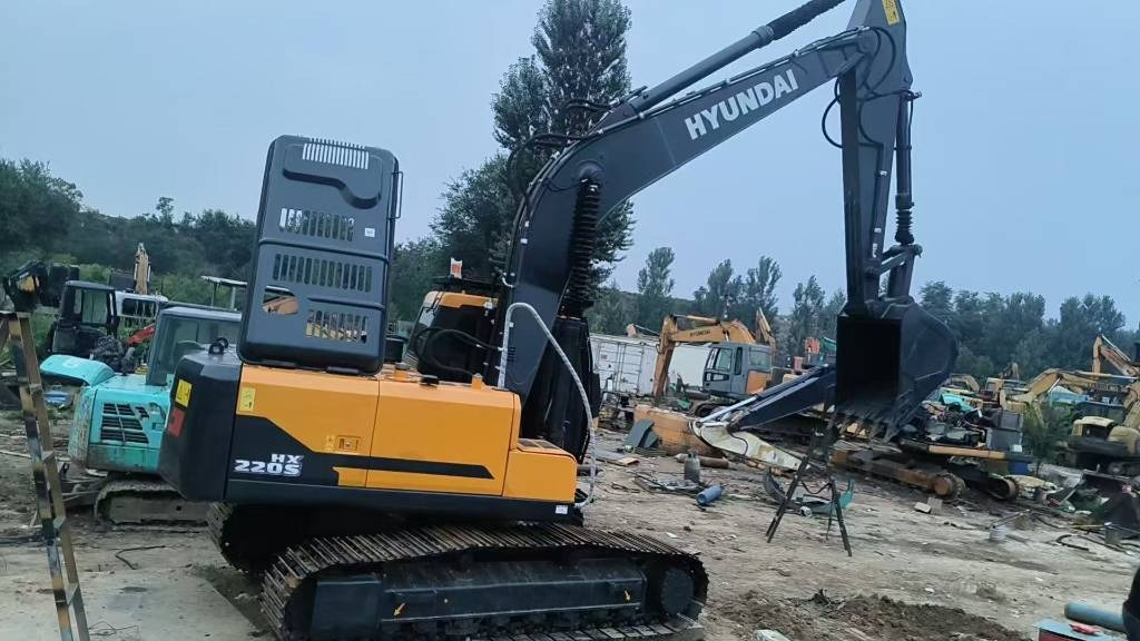 Hyundai HX220S - حفار زاحف: صورة 1 Hyundai HX220S - حفار زاحف: صورة 1