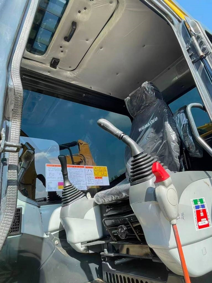 Komatsu PC 130 - حفار زاحف: صورة 4 Komatsu PC 130 - حفار زاحف: صورة 4