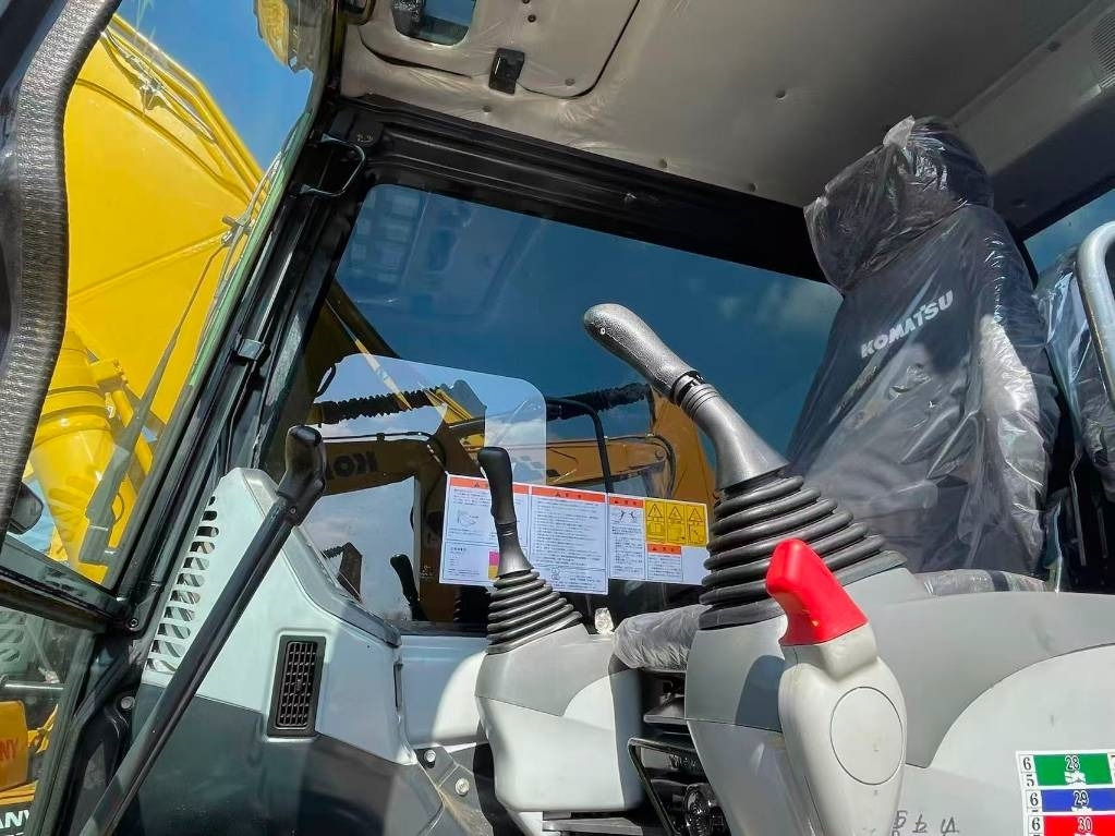 Komatsu PC 130 - حفار زاحف: صورة 2 Komatsu PC 130 - حفار زاحف: صورة 2