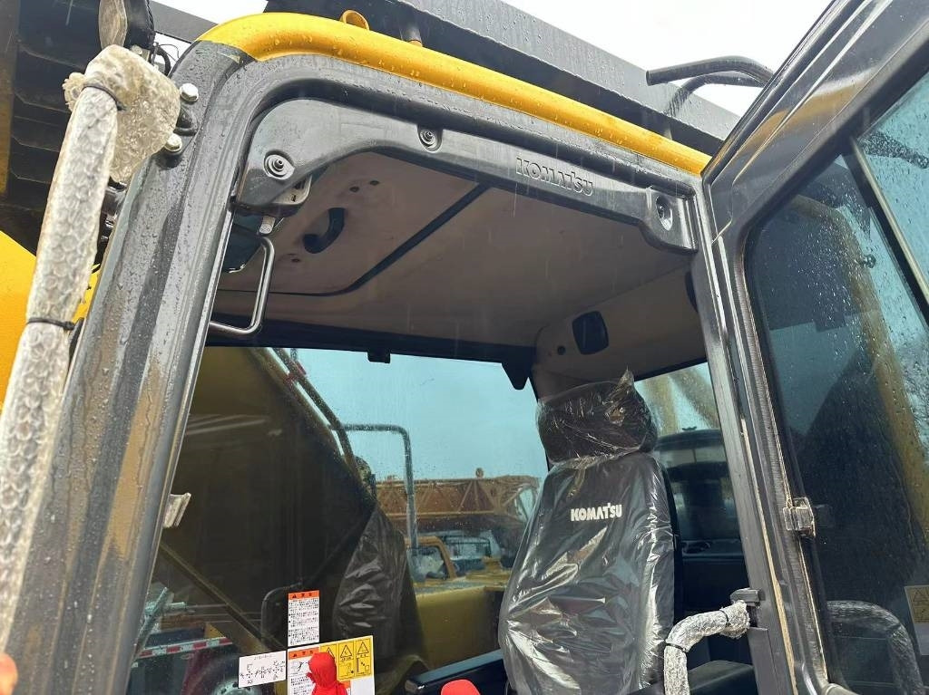 Komatsu PC 200 - حفار زاحف: صورة 3 Komatsu PC 200 - حفار زاحف: صورة 3