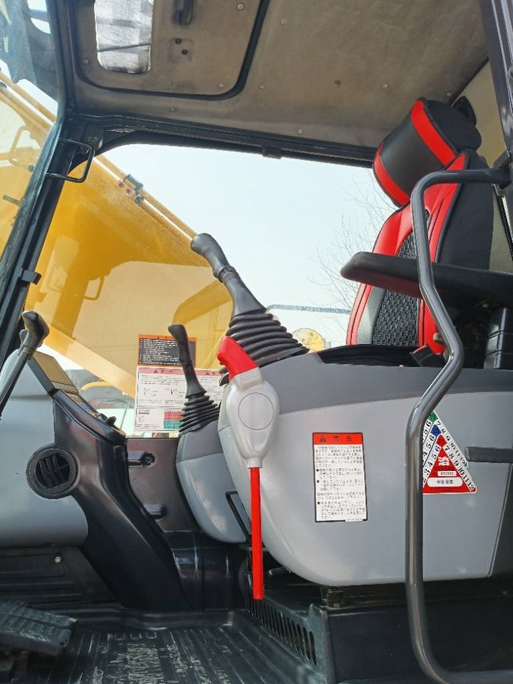 Komatsu PC 200 - حفار زاحف: صورة 5 Komatsu PC 200 - حفار زاحف: صورة 5