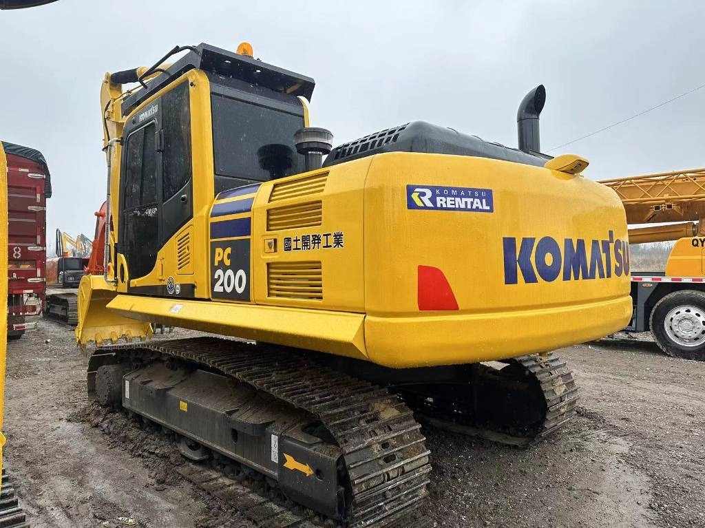 Komatsu PC 200 - حفار زاحف: صورة 4 Komatsu PC 200 - حفار زاحف: صورة 4