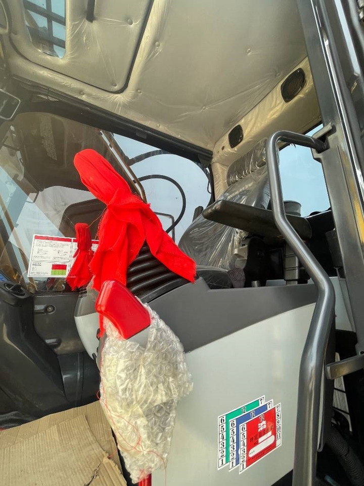 Komatsu PC 240 LC - حفار زاحف: صورة 4 Komatsu PC 240 LC - حفار زاحف: صورة 4