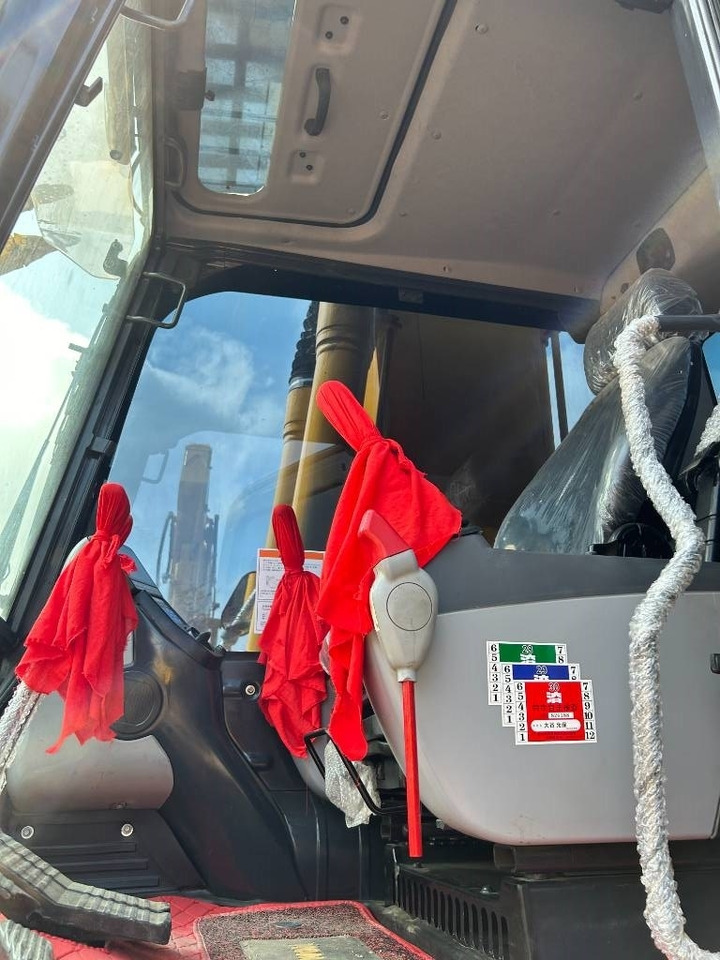 Komatsu PC 240 LC - حفار زاحف: صورة 4 Komatsu PC 240 LC - حفار زاحف: صورة 4