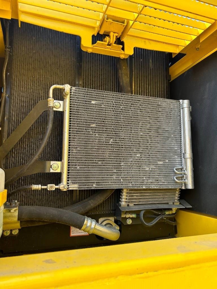 Komatsu PC 240 LC - حفار زاحف: صورة 2 Komatsu PC 240 LC - حفار زاحف: صورة 2