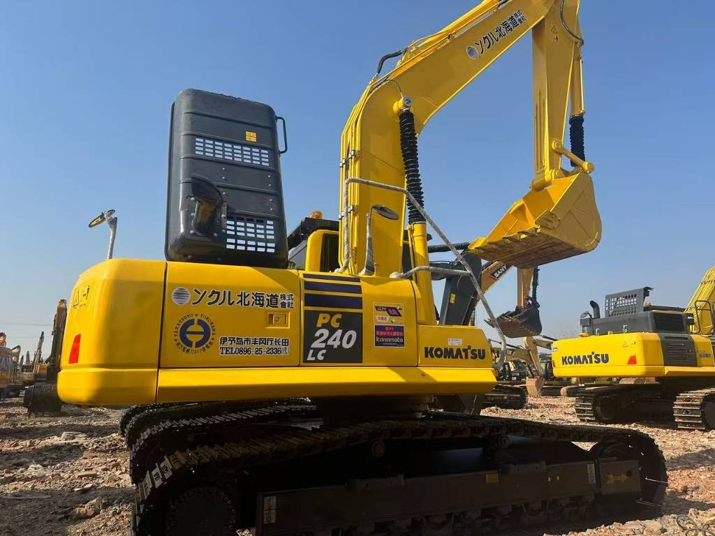 Komatsu PC 240 - حفار زاحف: صورة 1 Komatsu PC 240 - حفار زاحف: صورة 1