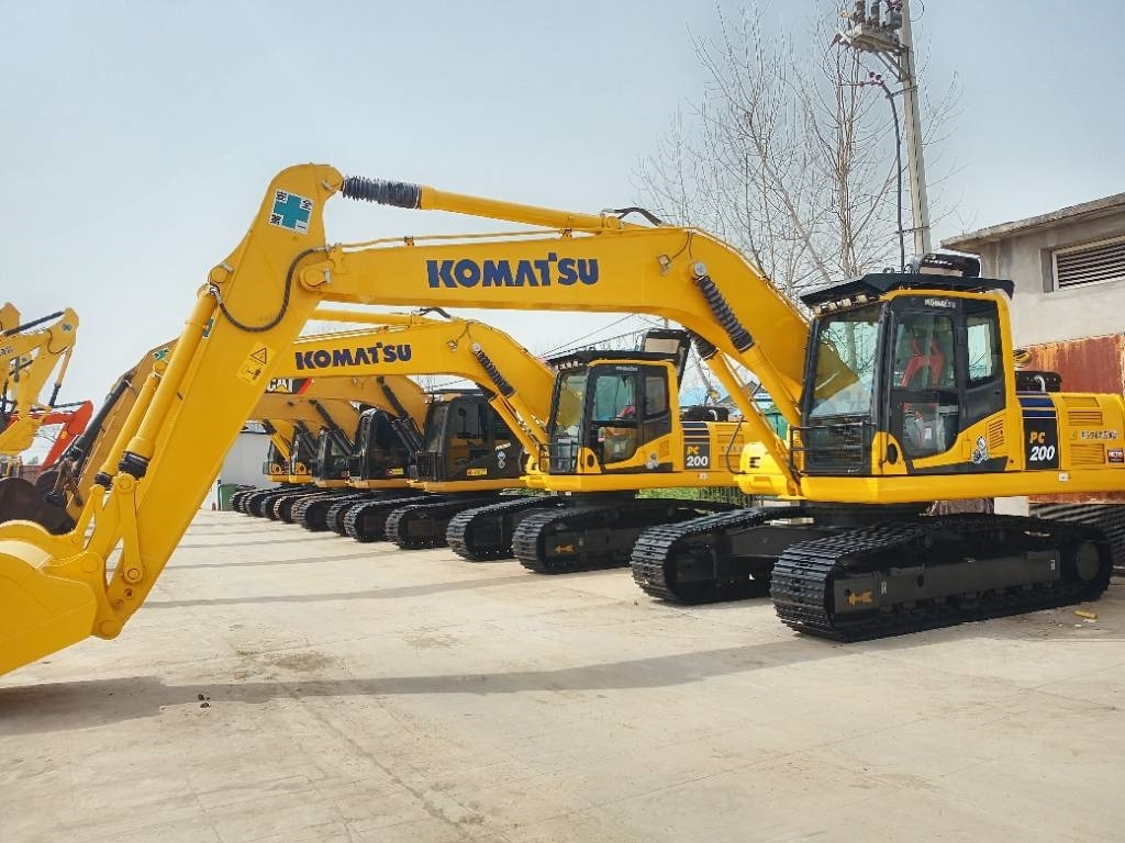 Komatsu PC200-8 - حفار زاحف: صورة 3 Komatsu PC200-8 - حفار زاحف: صورة 3