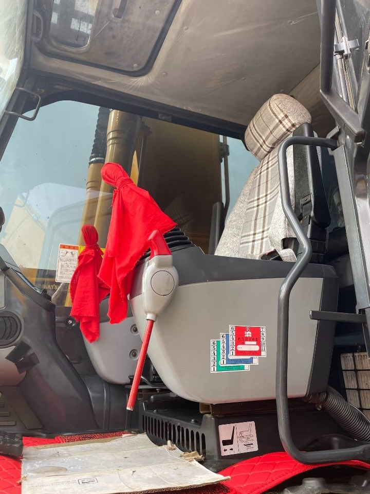 Komatsu PC220 - حفار زاحف: صورة 2 Komatsu PC220 - حفار زاحف: صورة 2