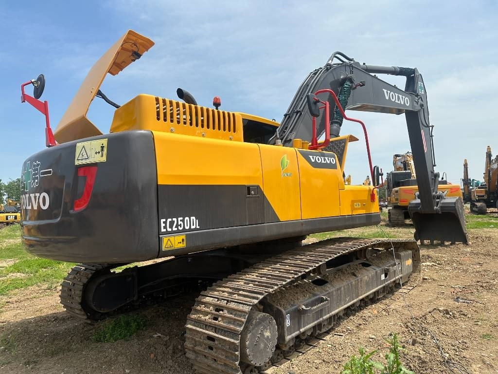 Volvo EC 250 D L  - حفار زاحف: صورة 5 Volvo EC 250 D L  - حفار زاحف: صورة 5