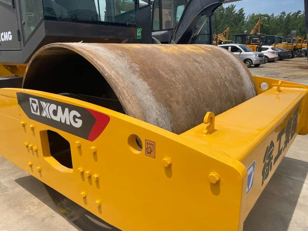 XCMG XS 223 J - ضاغطة التربة: صورة 2 XCMG XS 223 J - ضاغطة التربة: صورة 2