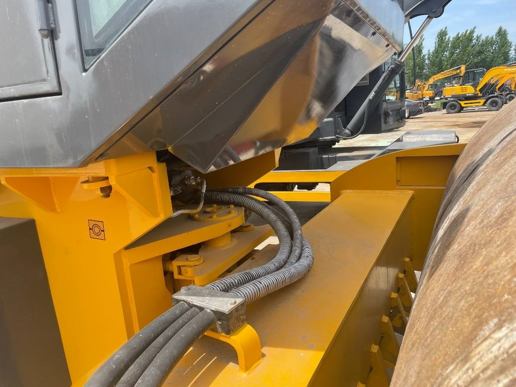 XCMG XS 223 J  - ضاغطة التربة: صورة 3 XCMG XS 223 J  - ضاغطة التربة: صورة 3