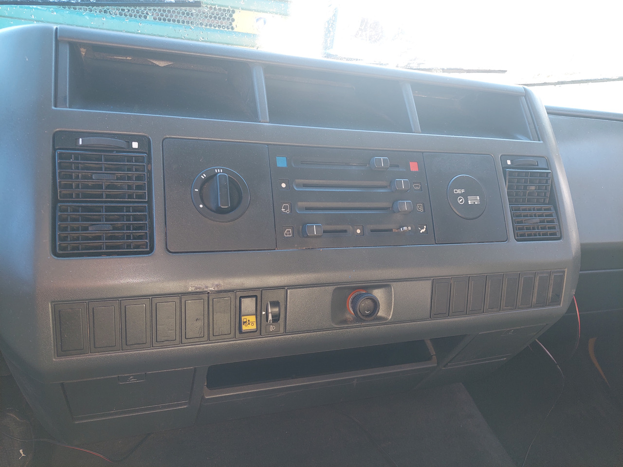 شاحنة ذات ستائر جانبية MAN: صورة 11