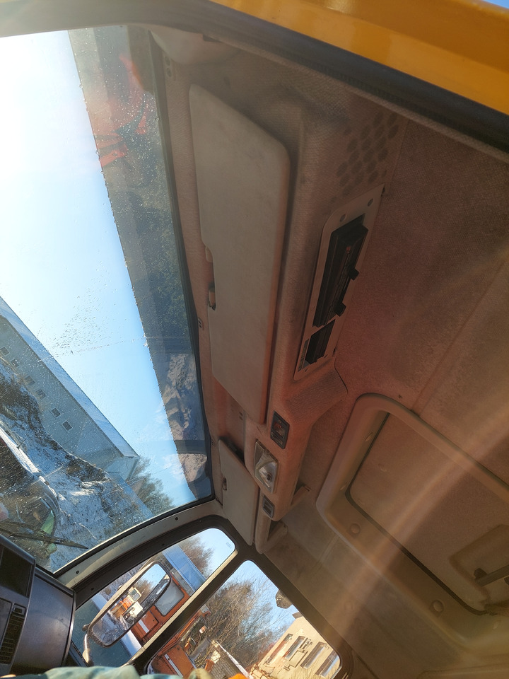 شاحنة ذات ستائر جانبية MAN: صورة 7