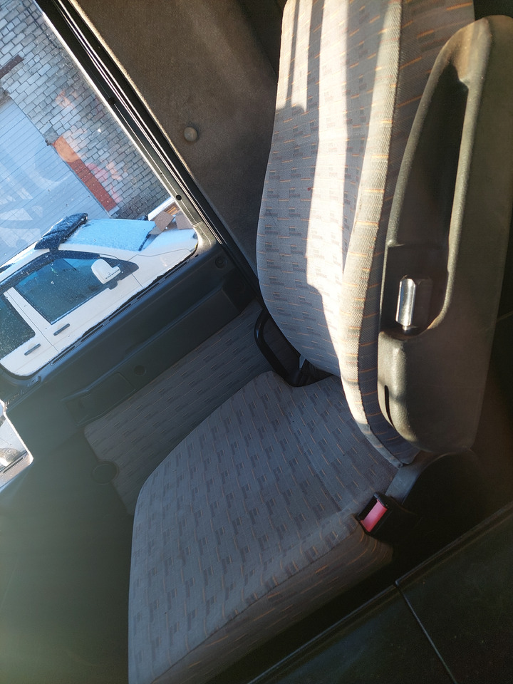 شاحنة ذات ستائر جانبية MAN: صورة 12